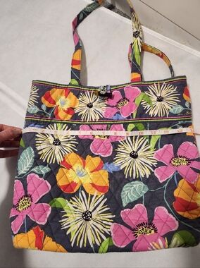 Vera BRADLEY Floral Quilted Tote Bag in Multi-Color